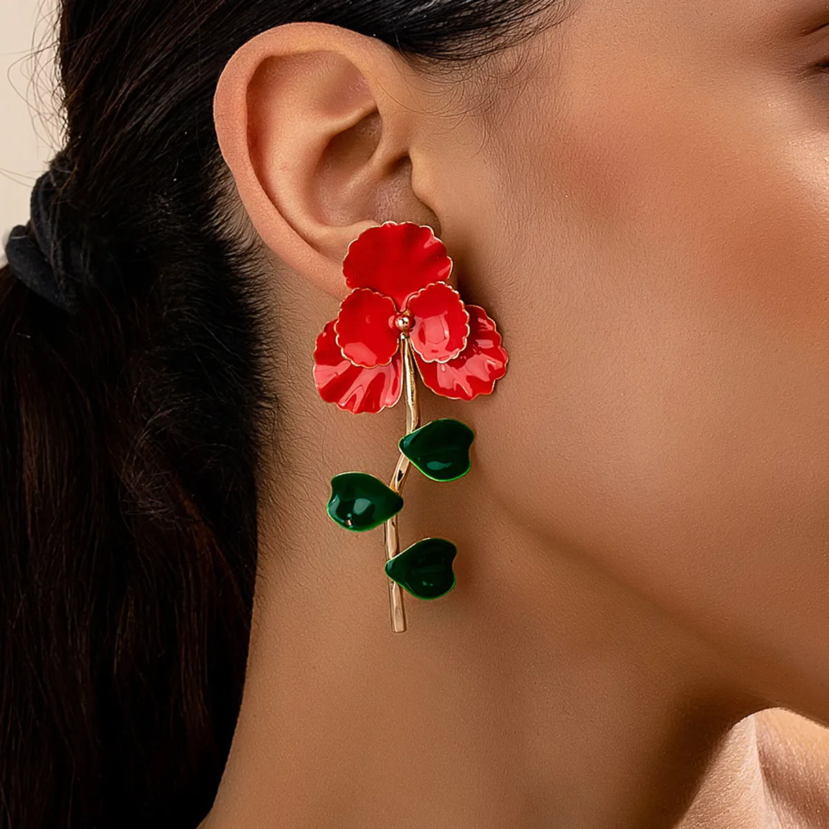 1 Pair IG Style Elegant Retro Flower Ferroalloy Ear Studs display picture 1