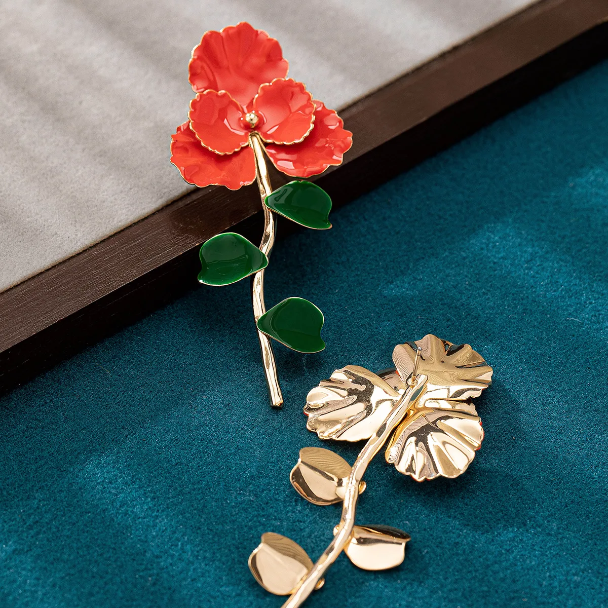 1 Pair IG Style Elegant Retro Flower Ferroalloy Ear Studs display picture 4