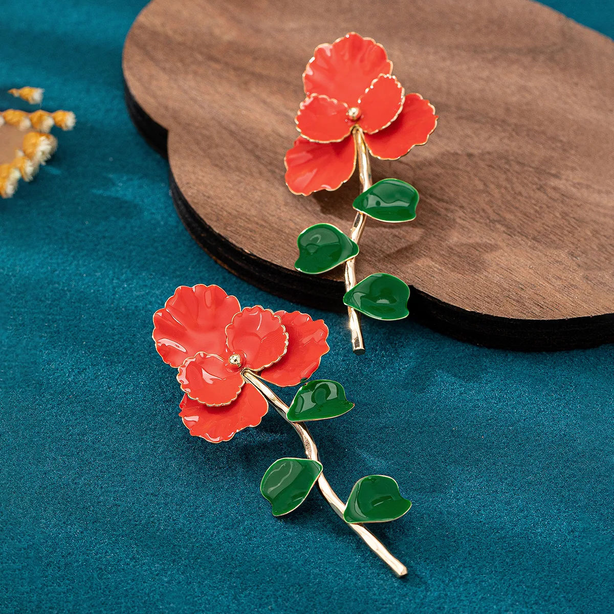 1 Pair IG Style Elegant Retro Flower Ferroalloy Ear Studs display picture 3
