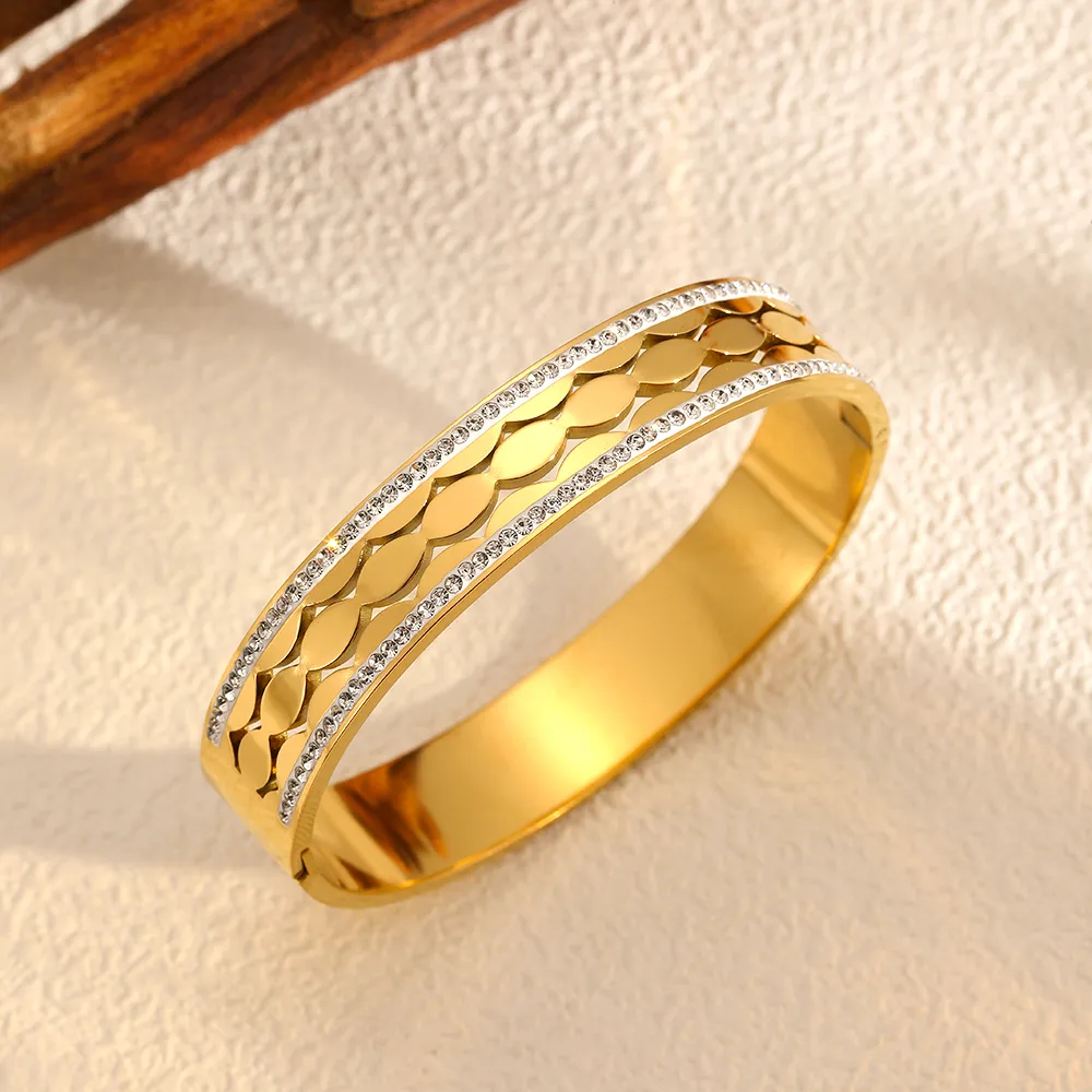 Vintage Style Solid Color 304 Stainless Steel Plating 18K Gold Plated Women's Bangle display picture 7
