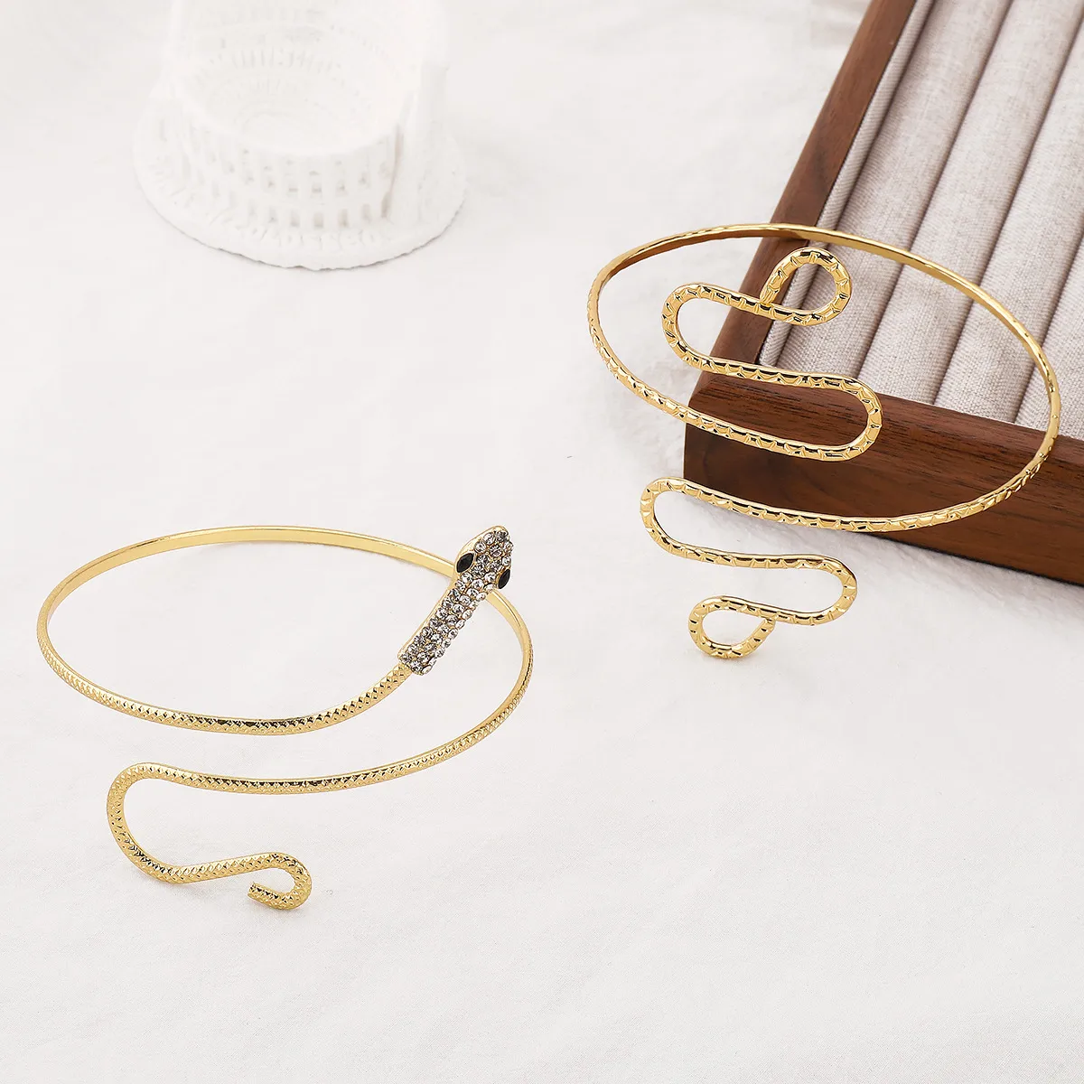 Vintage Style Commute Snake Iron Plating Women's Armband display picture 5