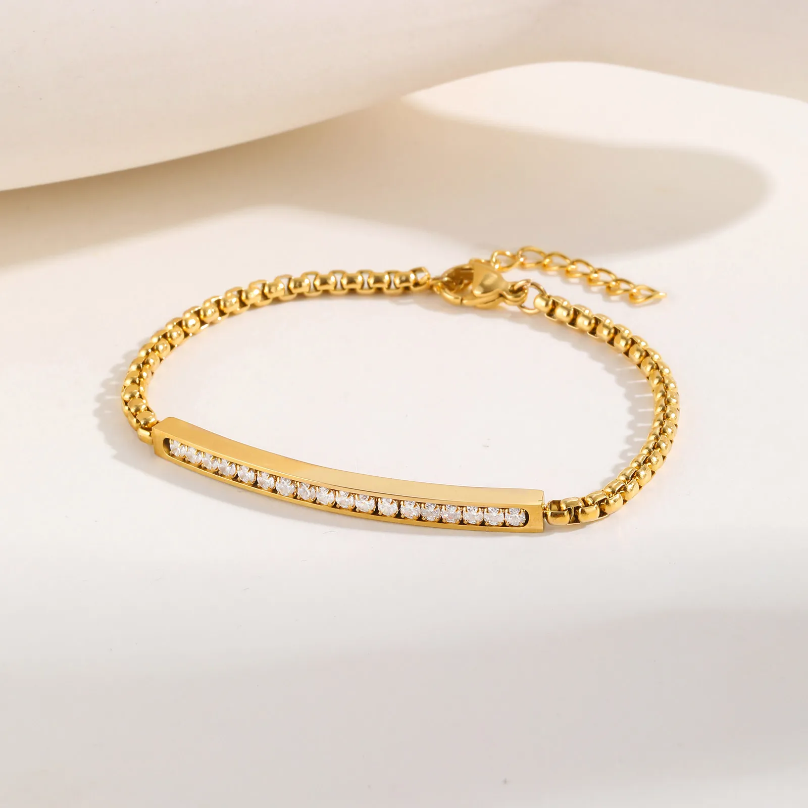 Vintage Style Simple Style Geometric 201 Stainless Steel Women's Bracelets display picture 1