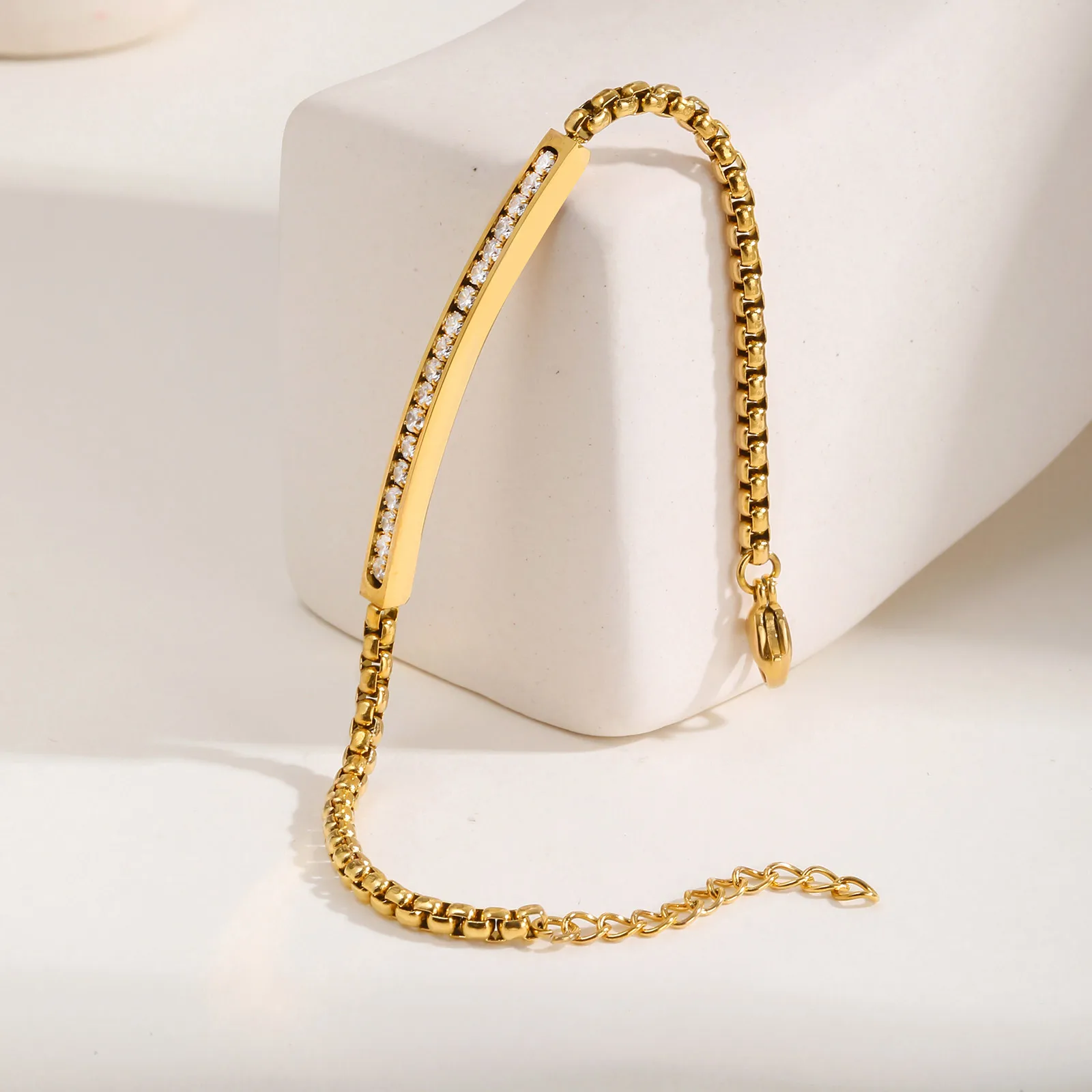 Vintage Style Simple Style Geometric 201 Stainless Steel Women's Bracelets display picture 7