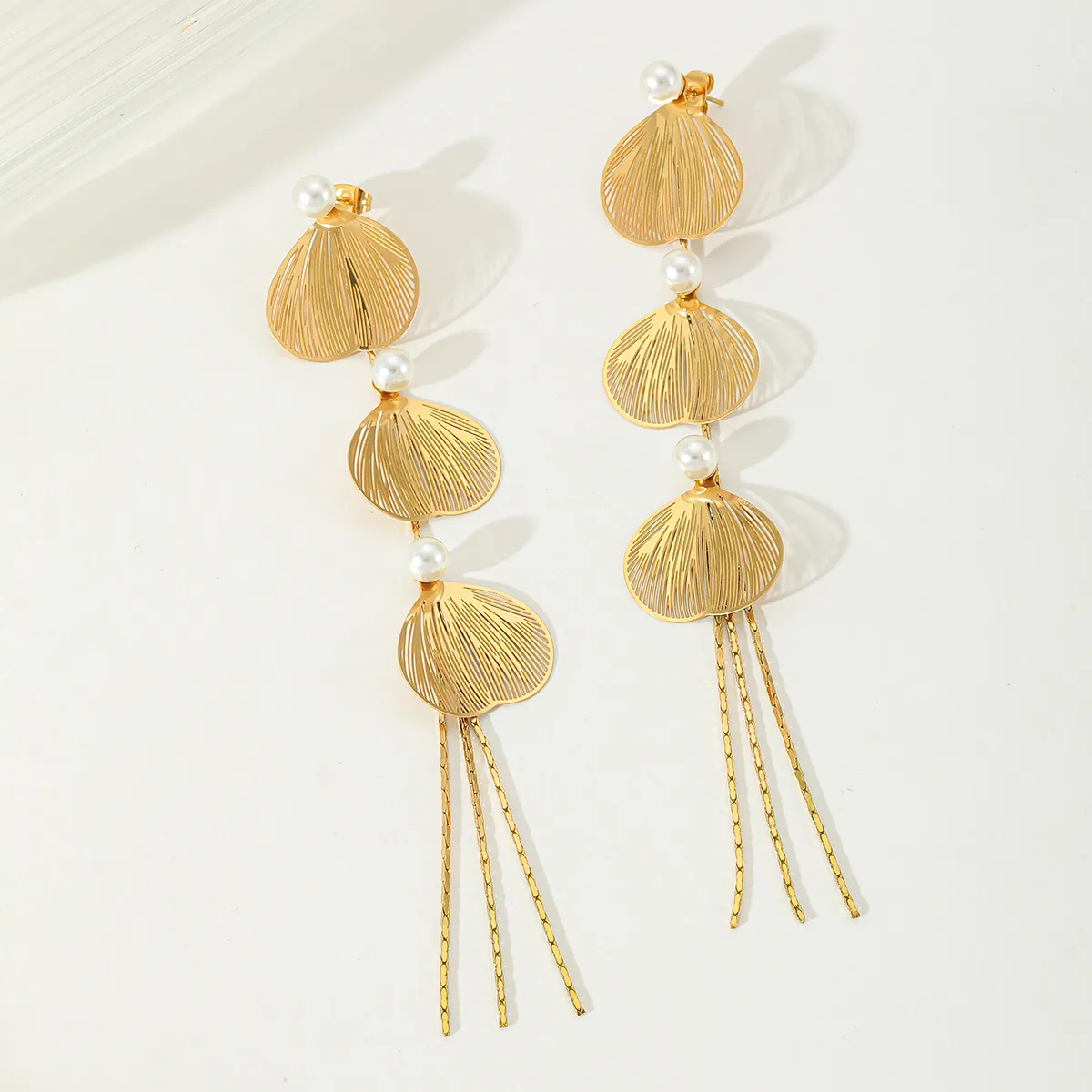 1 Pair Elegant Artistic Geometric Leaf Plating Inlay 304 Stainless Steel Acrylic Imitation Pearl Zircon 18K Gold Plated Drop Earrings display picture 3