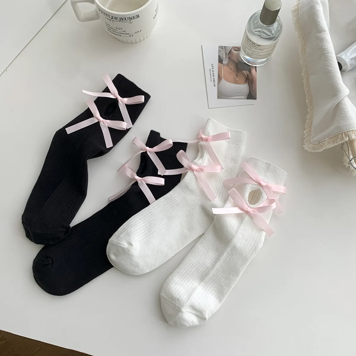 Women's Cute Sweet Solid Color Cotton Appliques Crew Socks 1 Piece display picture 1