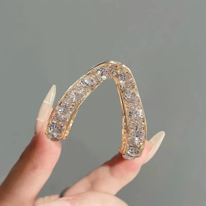 Women's Elegant Modern Style V Type Metal Hair Clip display picture 6