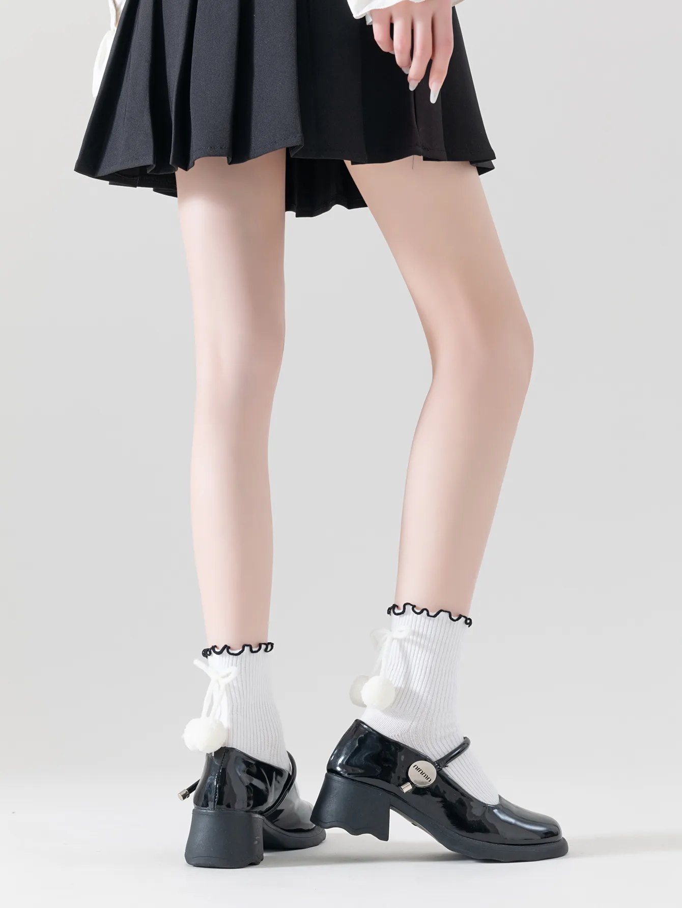 Women's Sweet Color Block Cotton Pom Poms Crew Socks 1 Piece display picture 3