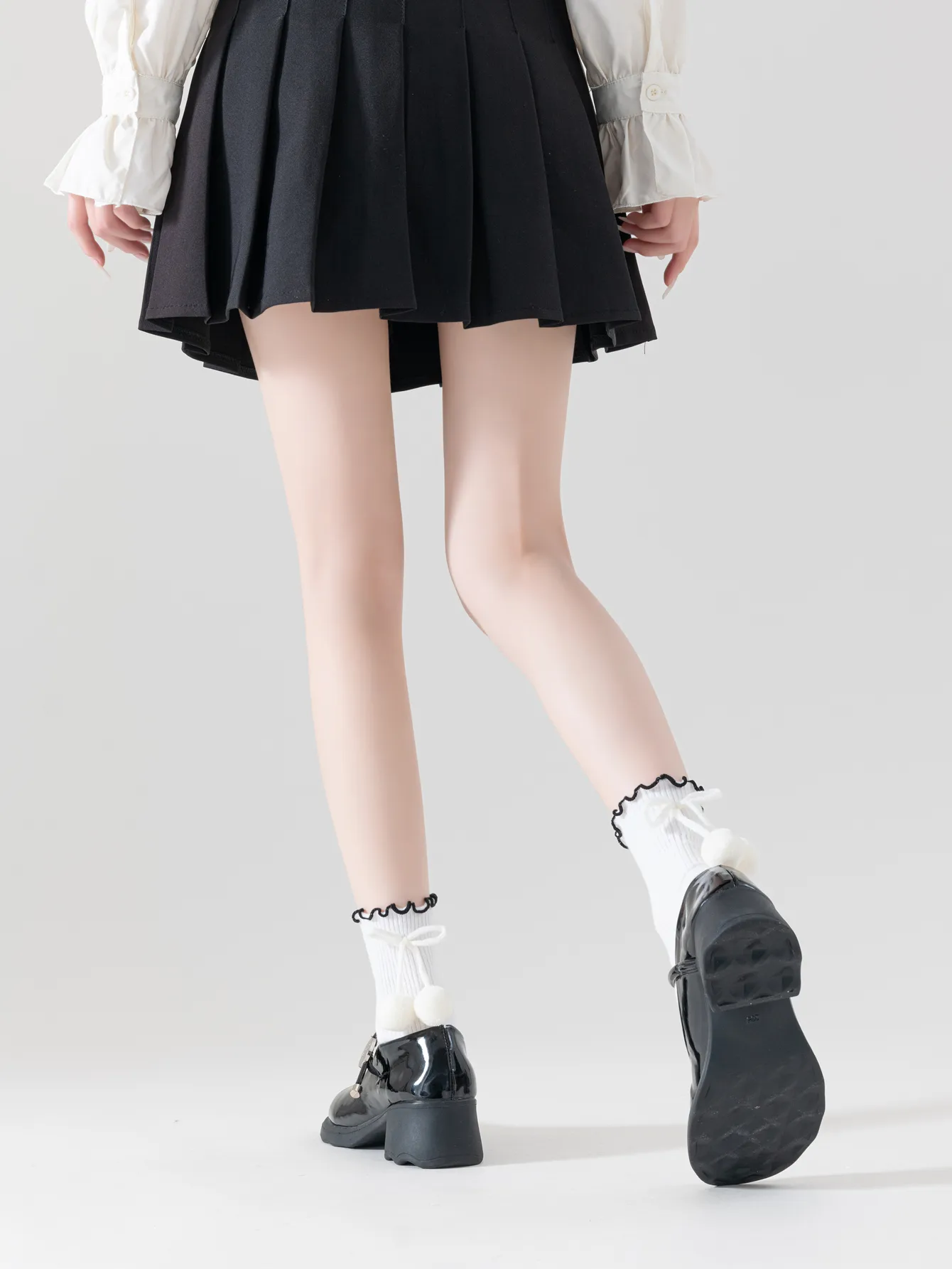 Women's Sweet Color Block Cotton Pom Poms Crew Socks 1 Piece display picture 4