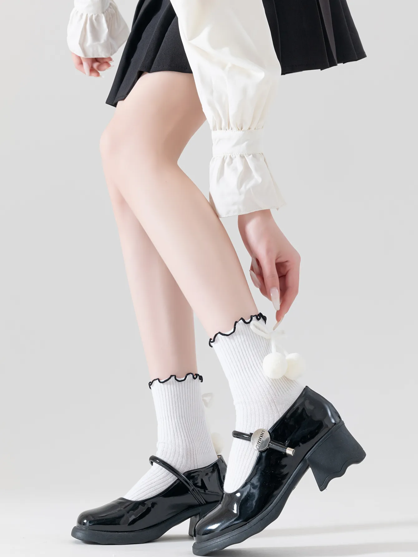 Women's Sweet Color Block Cotton Pom Poms Crew Socks 1 Piece display picture 5