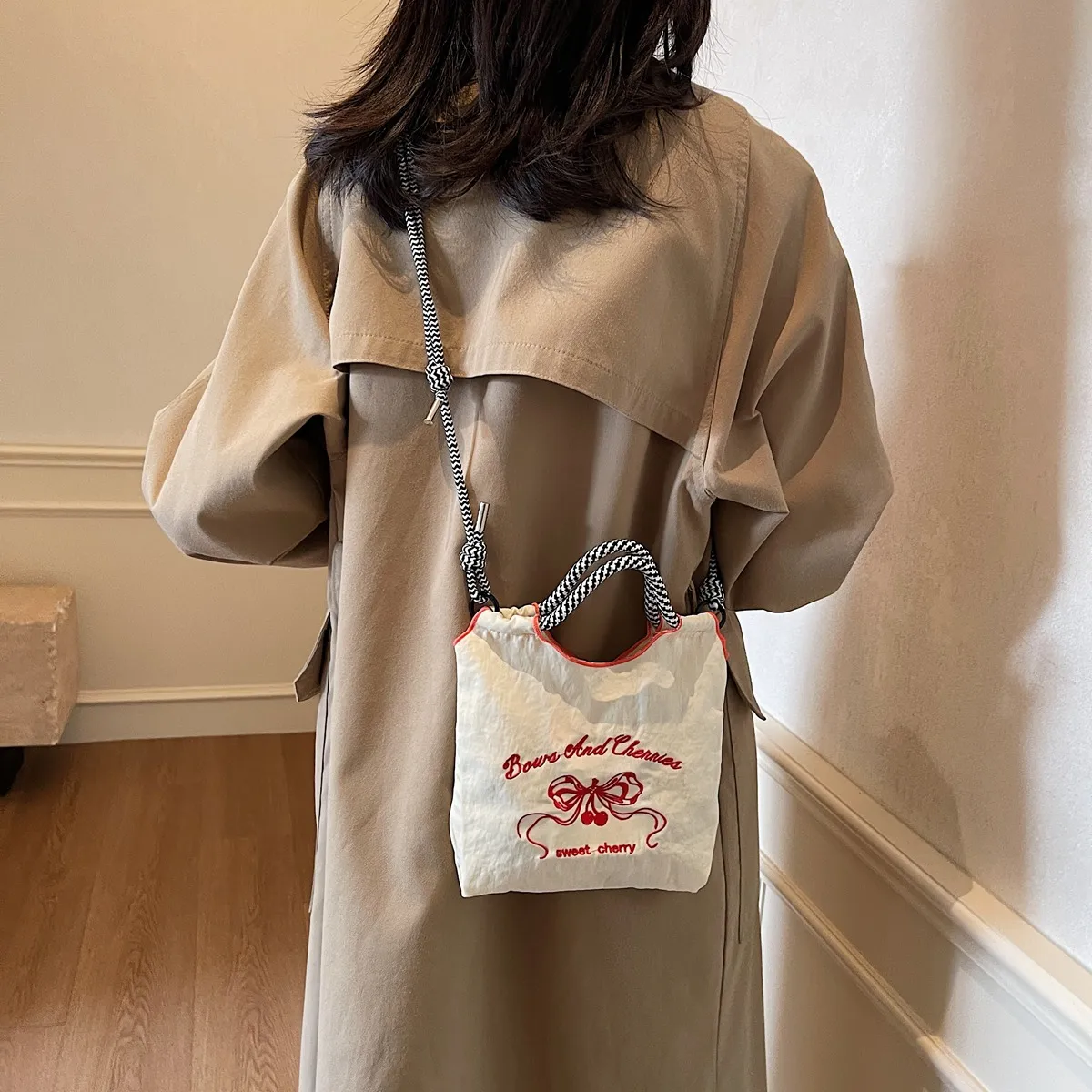 Women's Nylon Letter Bow Knot Cute Classic Style Square Open Crossbody Bag display picture 9