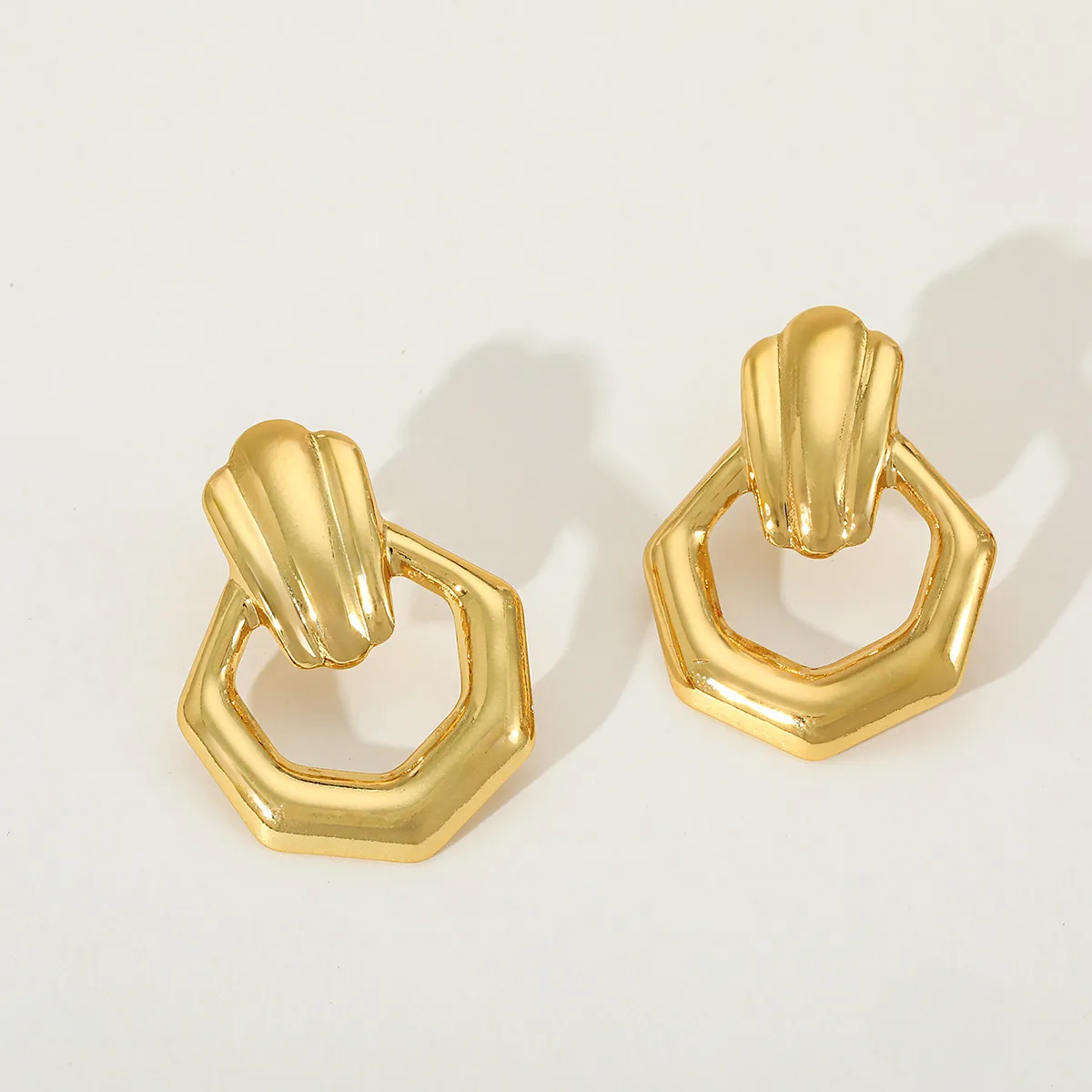 1 Pair Elegant Simple Style Artistic Geometric 304 Stainless Steel 18K Gold Plated Ear Studs display picture 1