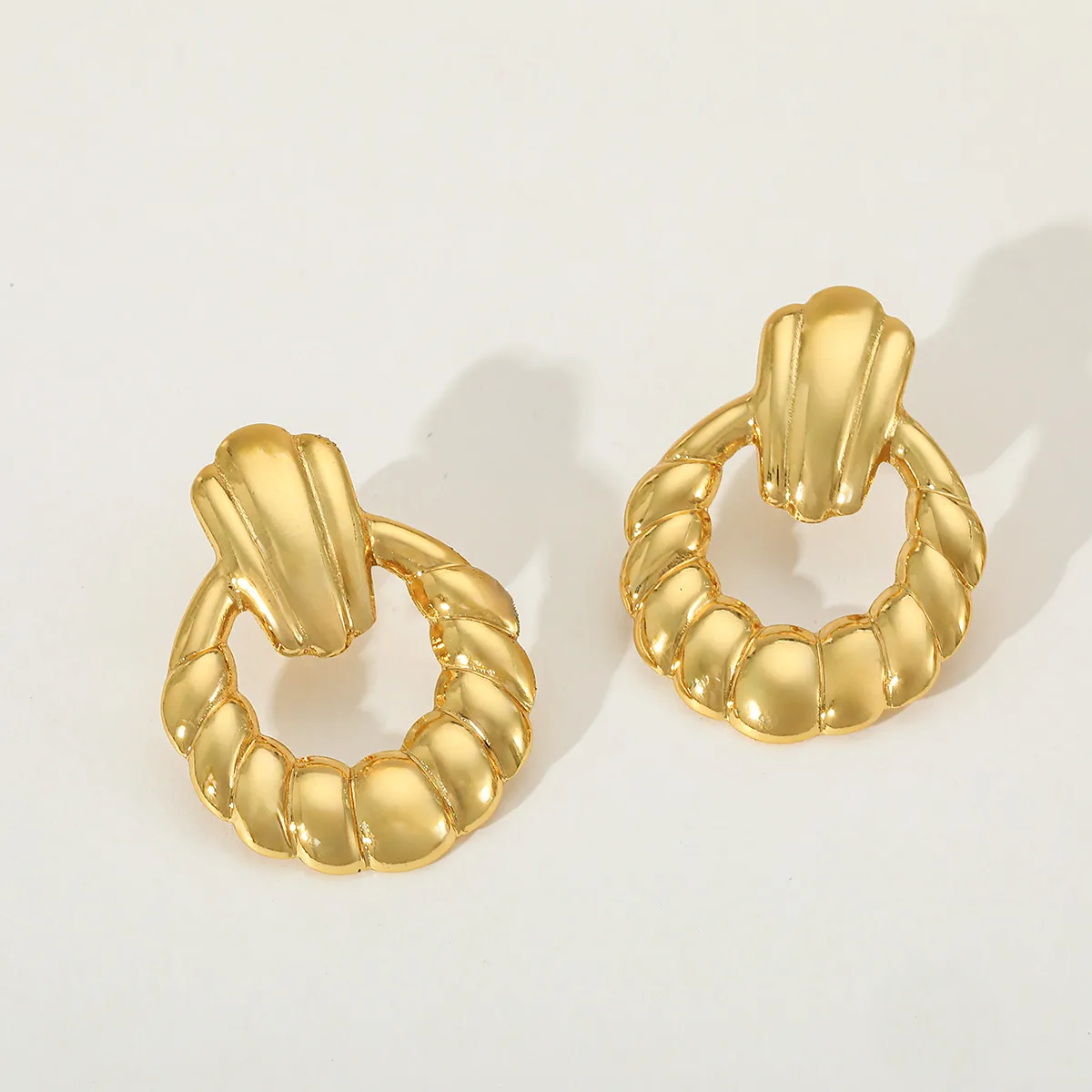 1 Pair Elegant Simple Style Artistic Geometric 304 Stainless Steel 18K Gold Plated Ear Studs display picture 2