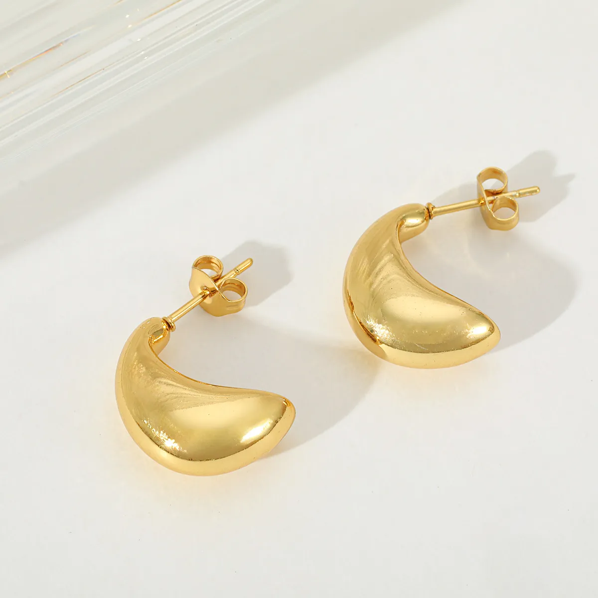 1 Pair Elegant Simple Style C Shape 304 Stainless Steel 18K Gold Plated Ear Studs display picture 3