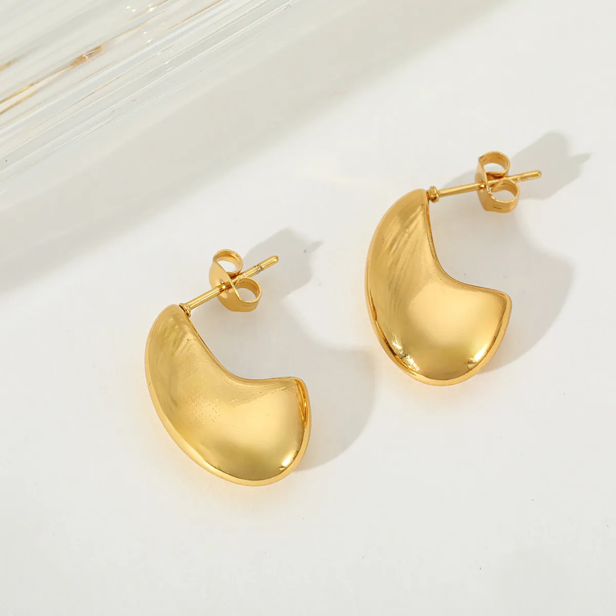 1 Pair Elegant Simple Style C Shape 304 Stainless Steel 18K Gold Plated Ear Studs display picture 2