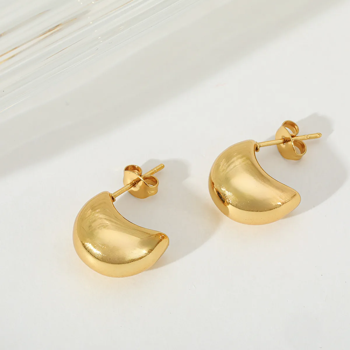 1 Pair Elegant Simple Style C Shape 304 Stainless Steel 18K Gold Plated Ear Studs display picture 4