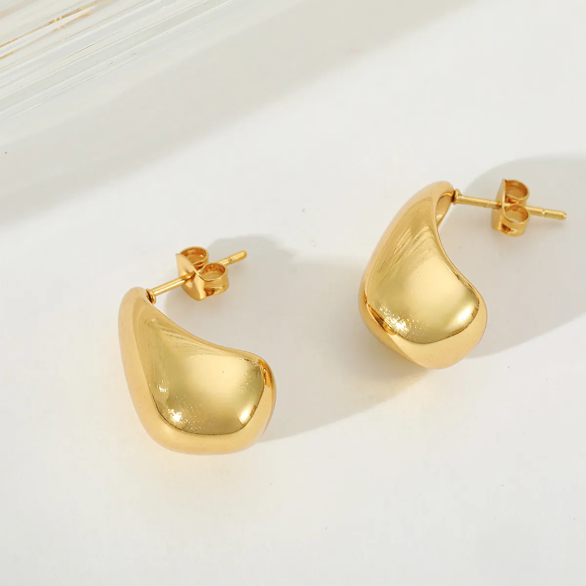 1 Pair Elegant Simple Style C Shape 304 Stainless Steel 18K Gold Plated Ear Studs display picture 1