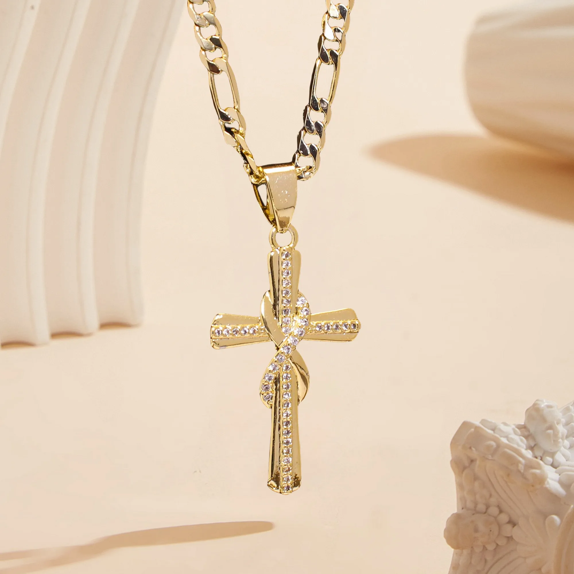 Casual Glam Luxurious Cross Round Copper Zircon 14K Gold Plated Unisex Pendant Necklace display picture 1