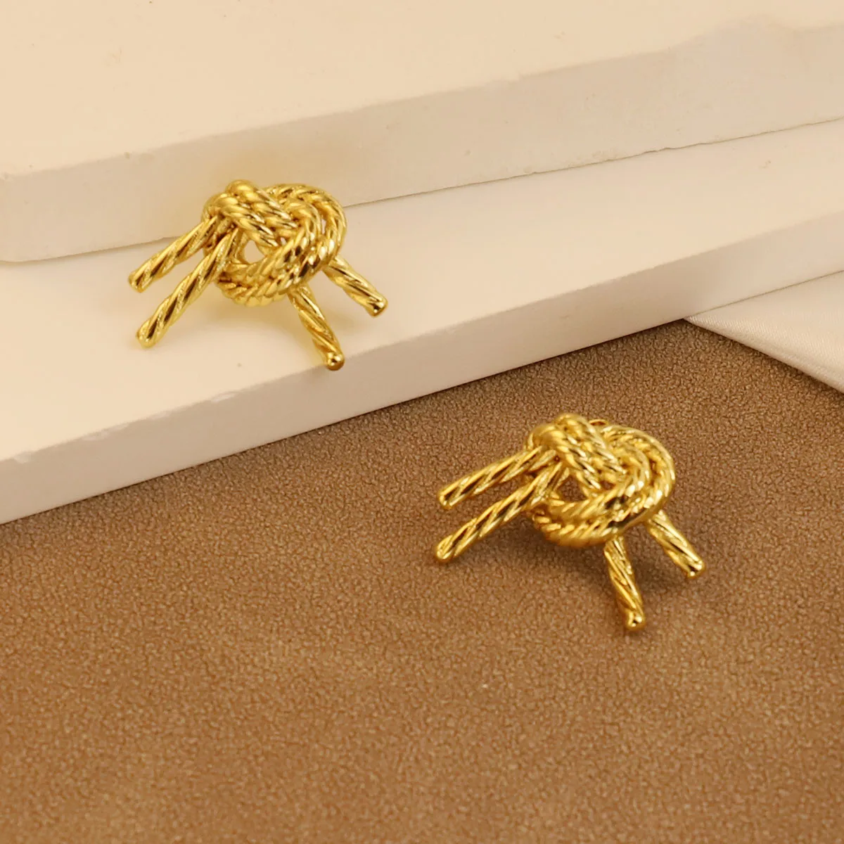 1 Pair Simple Style Heart Shape 304 Stainless Steel 18K Gold Plated Ear Studs display picture 1