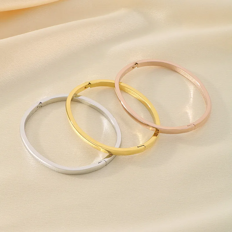 Simple Style Oval 304 Stainless Steel 18K Gold Plated Women's Bangle display picture 3