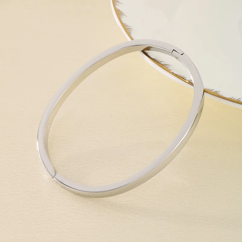 Simple Style Oval 304 Stainless Steel 18K Gold Plated Women's Bangle display picture 10