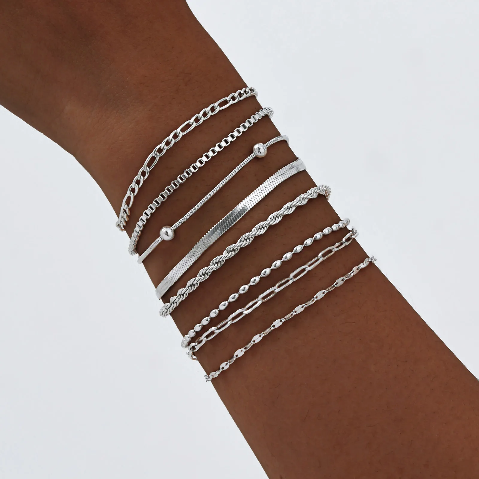 Simple Style Solid Color 201 Stainless Steel Women's Bracelets display picture 5