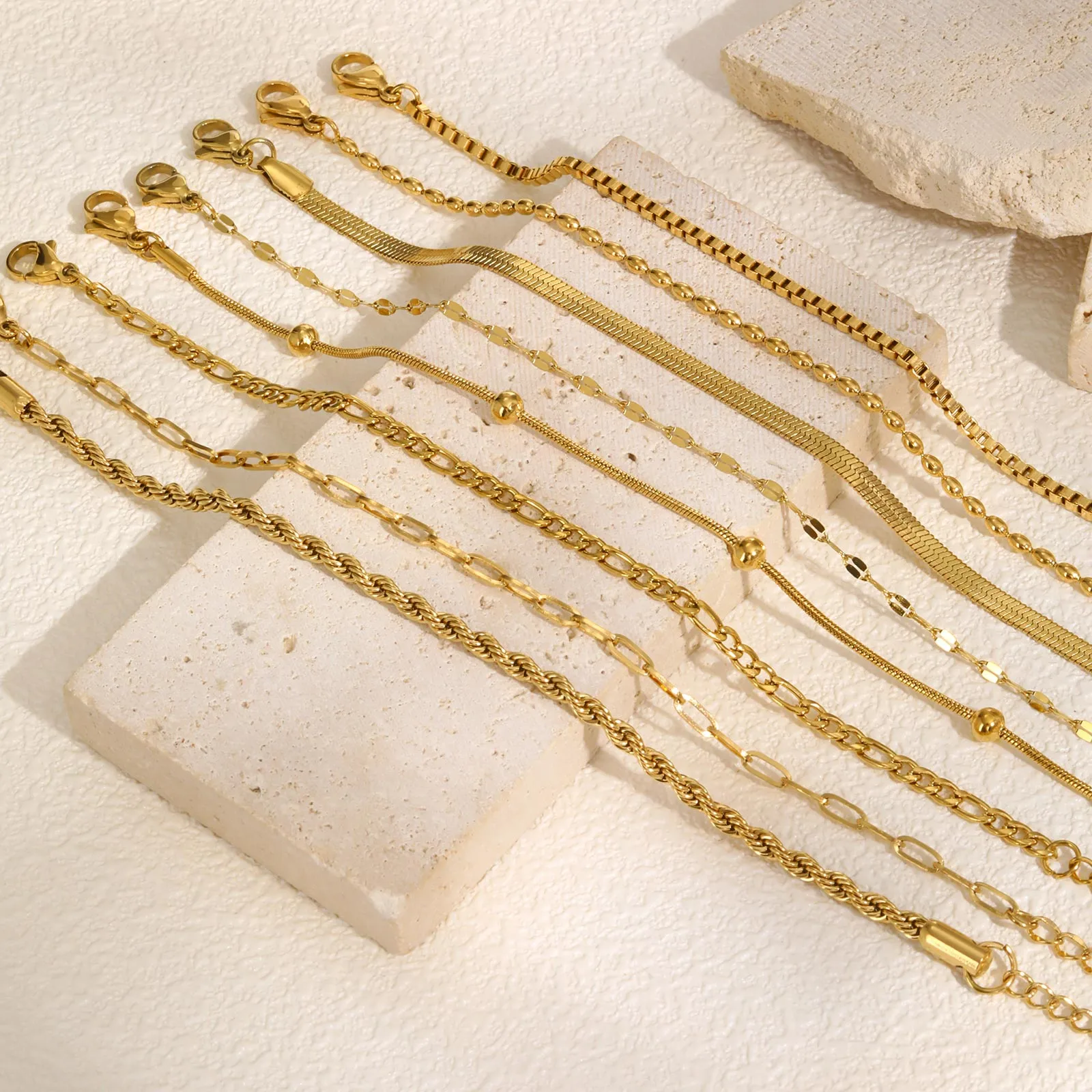 Simple Style Solid Color 201 Stainless Steel Women's Bracelets display picture 3
