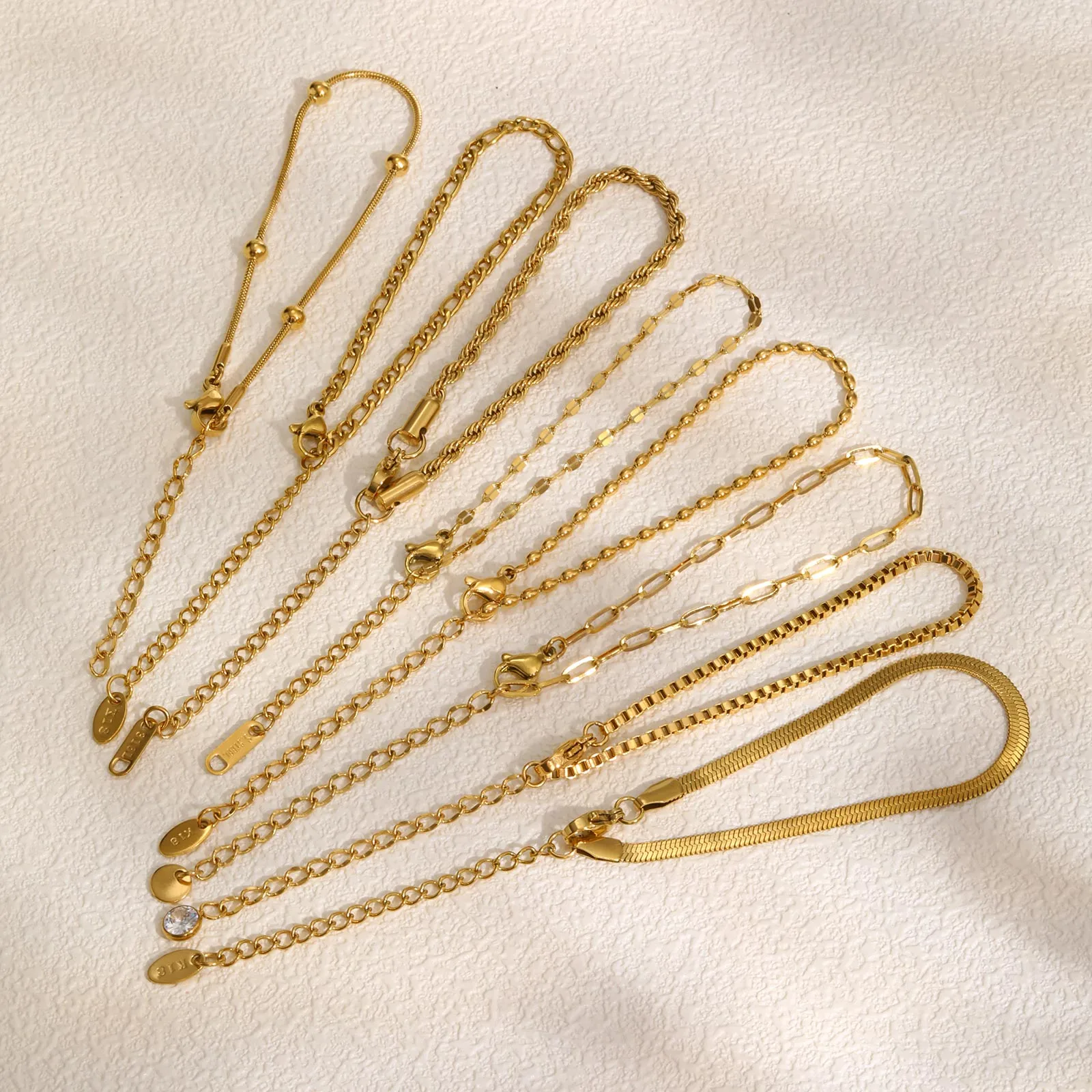 Simple Style Solid Color 201 Stainless Steel Women's Bracelets display picture 4
