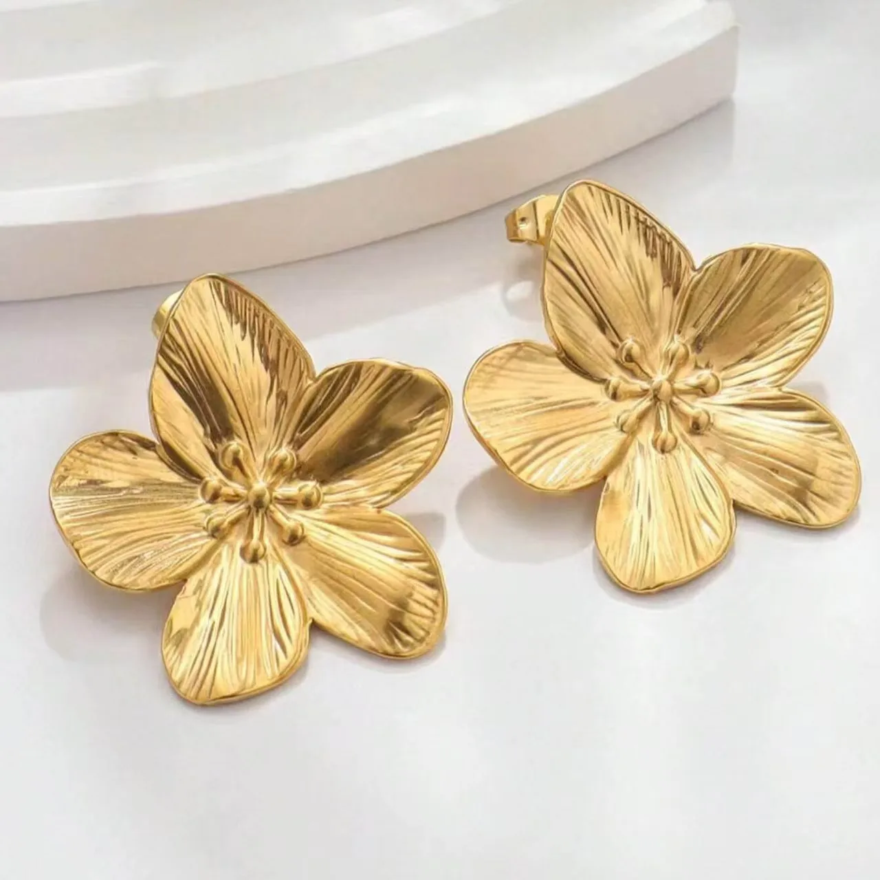 Elegant Streetwear Flower 304 Stainless Steel 18K Gold Plated Imitation Gold  Women's Earrings Necklace Jewelry Set display picture 4
