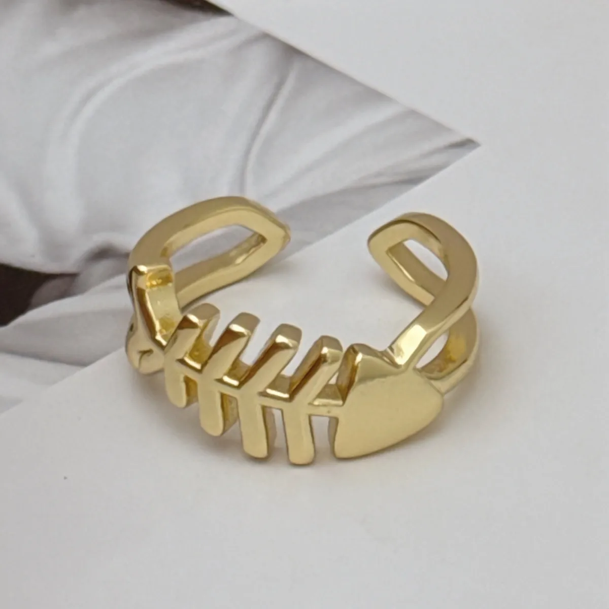 Retro Marine Style Classic Style Starfish Conch Fish Copper Asymmetrical 18K Gold Plated Women's Open Rings display picture 1