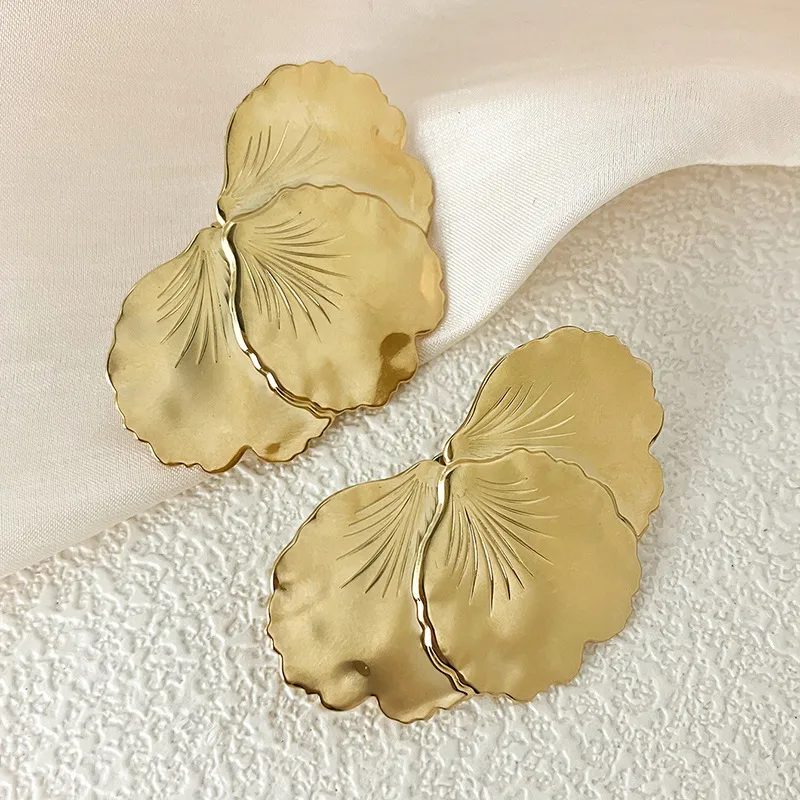 1 Pair Retro Classic Style Flower Plating 304 Stainless Steel Ear Studs display picture 1
