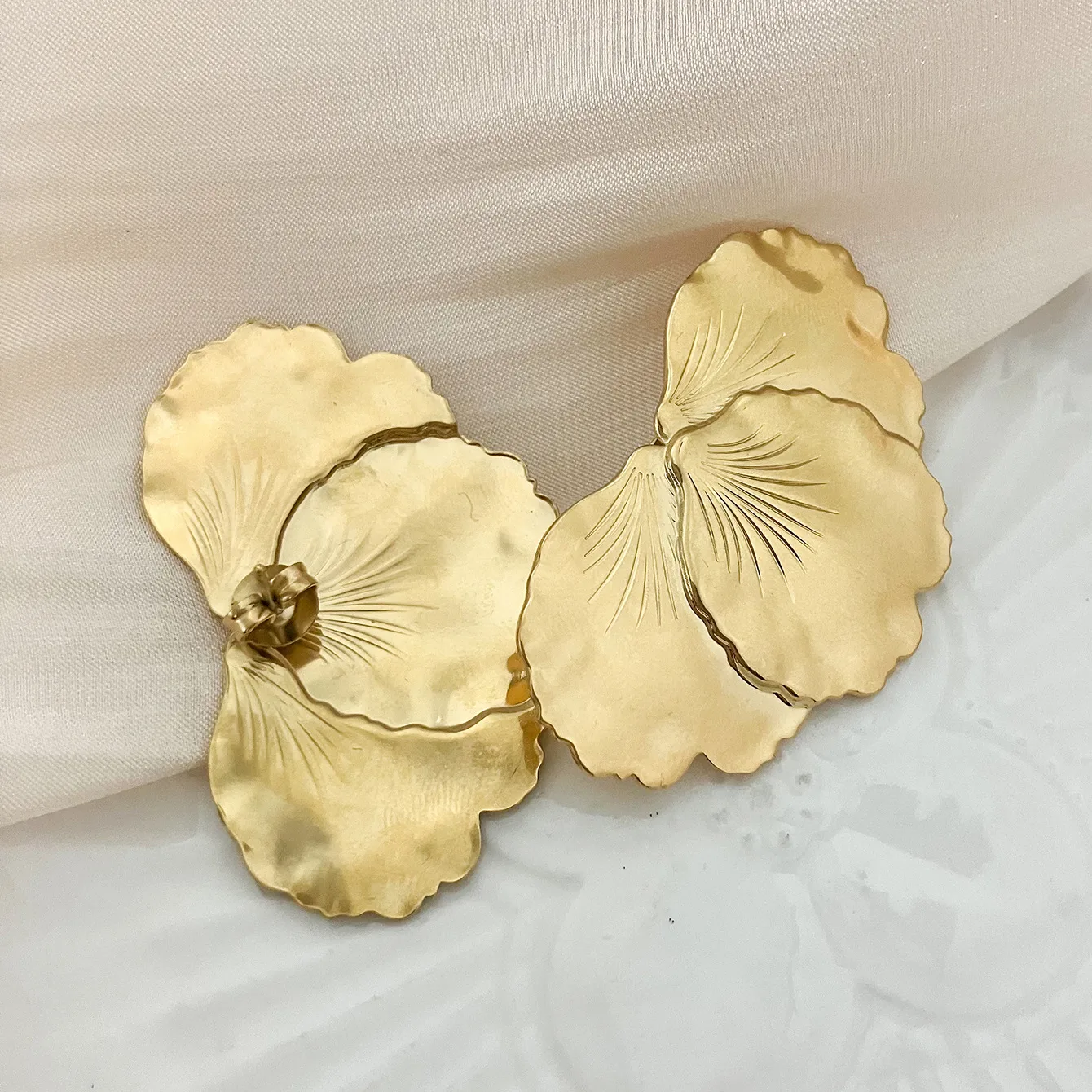 1 Pair Retro Classic Style Flower Plating 304 Stainless Steel Ear Studs display picture 2