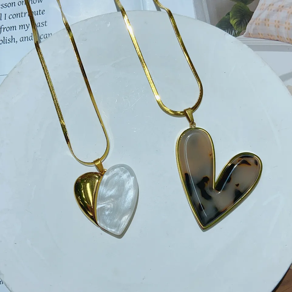 IG Style Simple Style Heart Shape 304 Stainless Steel Acrylic 18K Gold Plated Women's Pendant Necklace display picture 1