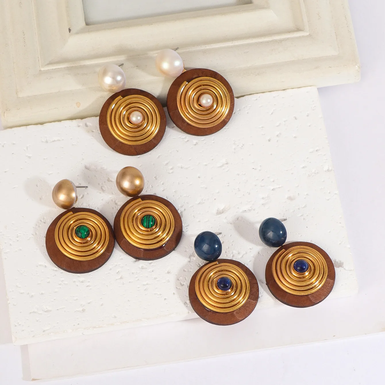 1 Pair Retro Punk Round Wood Drop Earrings display picture 1