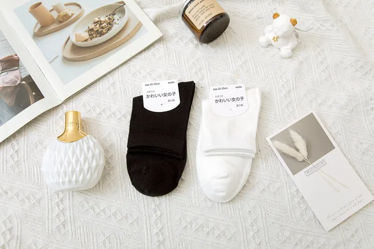 Women's JK Wind Solid Color 60.2 Cotton Crew Socks A Pair display picture 39