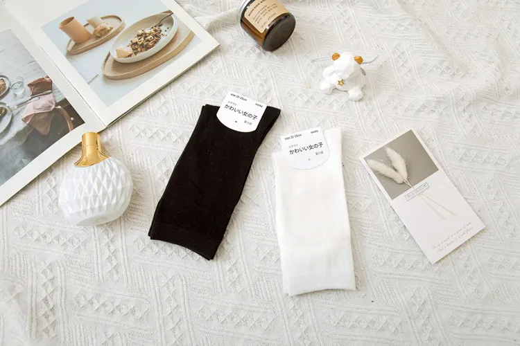 Women's JK Wind Solid Color 60.2 Cotton Crew Socks A Pair display picture 40