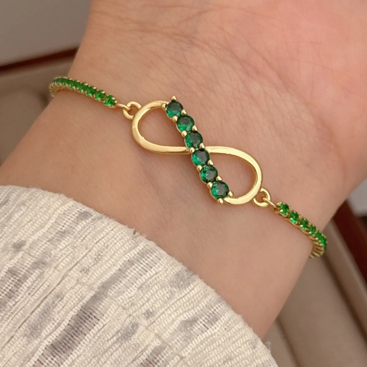 Simple Style Infinity Copper Plating Inlay Zircon 18K Gold Plated Women's Bracelets display picture 1