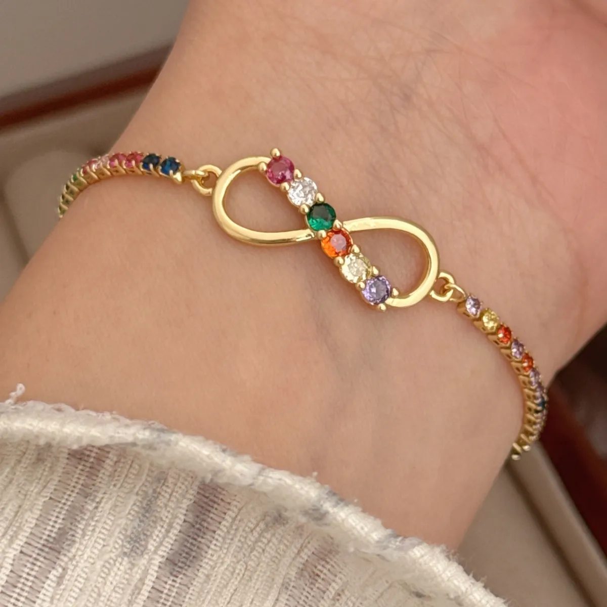 Simple Style Infinity Copper Plating Inlay Zircon 18K Gold Plated Women's Bracelets display picture 2