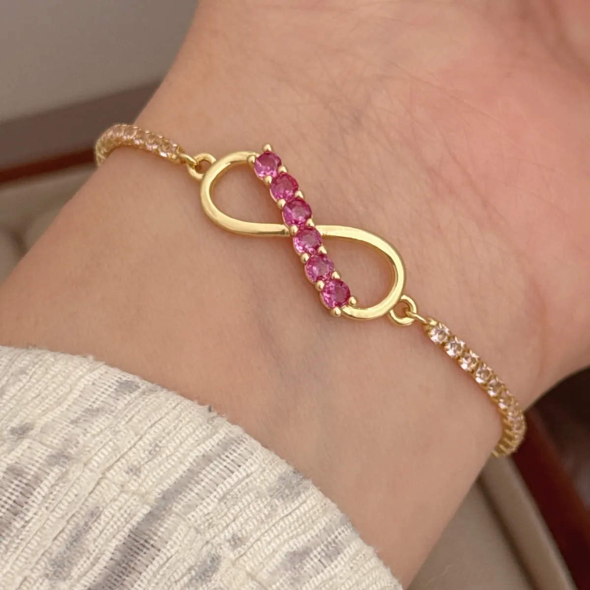 Simple Style Infinity Copper Plating Inlay Zircon 18K Gold Plated Women's Bracelets display picture 4