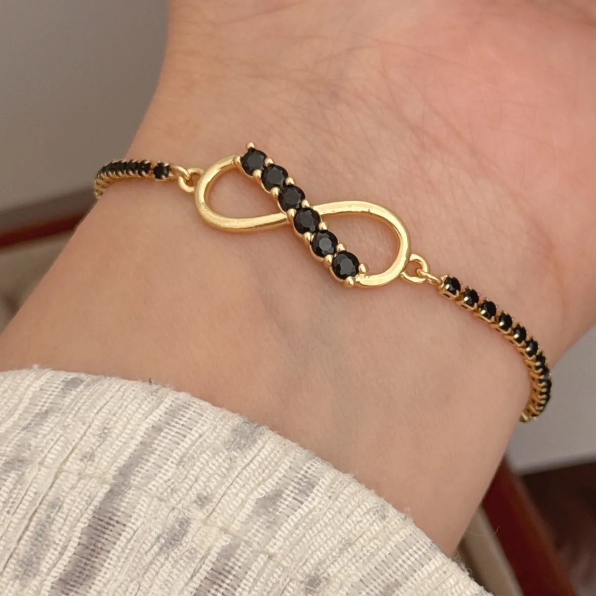 Simple Style Infinity Copper Plating Inlay Zircon 18K Gold Plated Women's Bracelets display picture 5