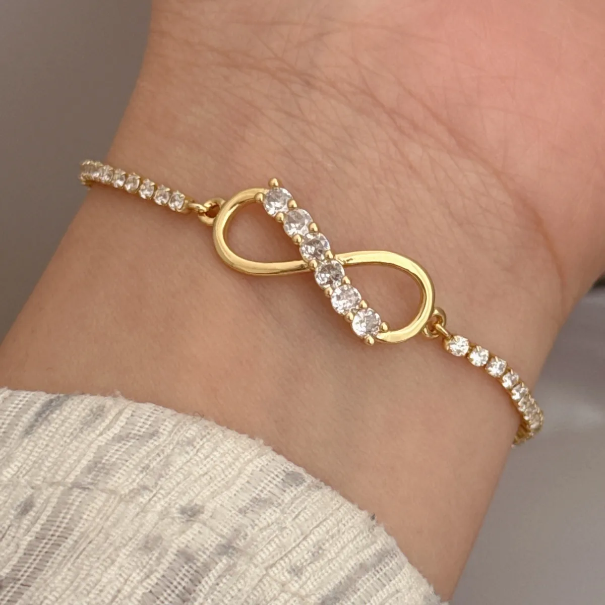 Simple Style Infinity Copper Plating Inlay Zircon 18K Gold Plated Women's Bracelets display picture 3