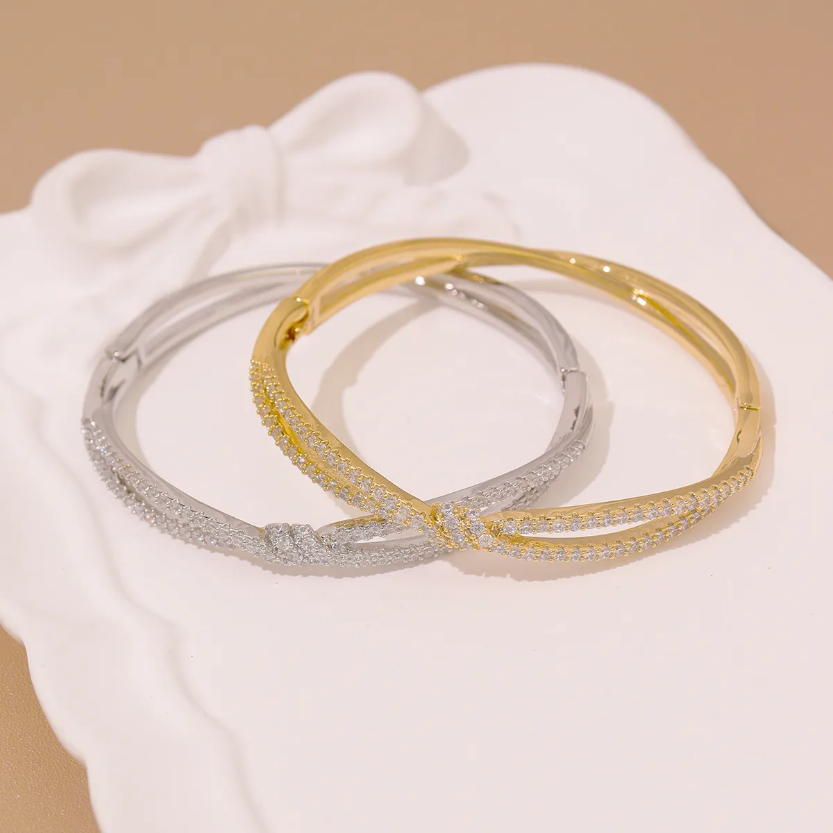 Elegant Vintage Style Circle Copper Women's Bangle display picture 1