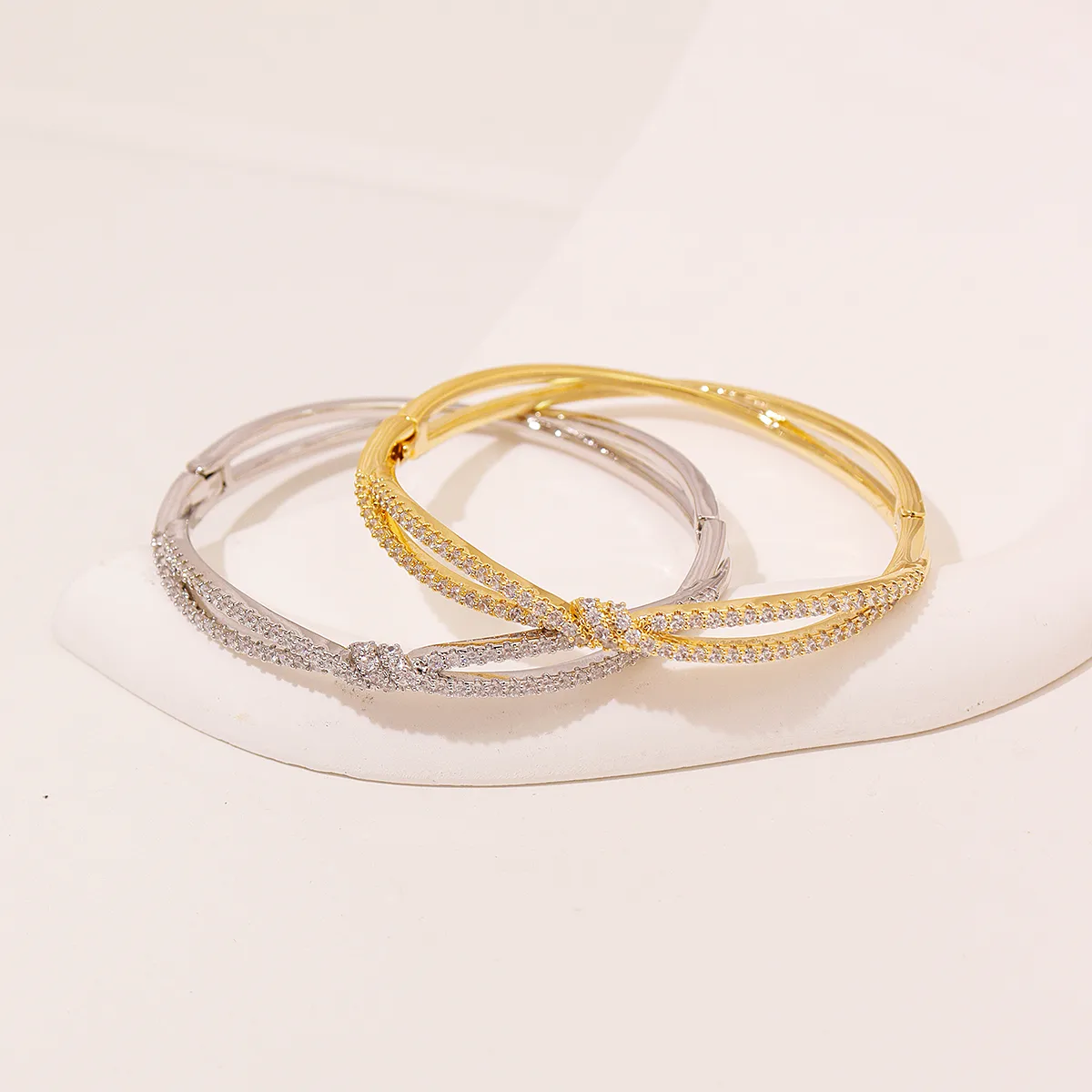 Elegant Vintage Style Circle Copper Women's Bangle display picture 2