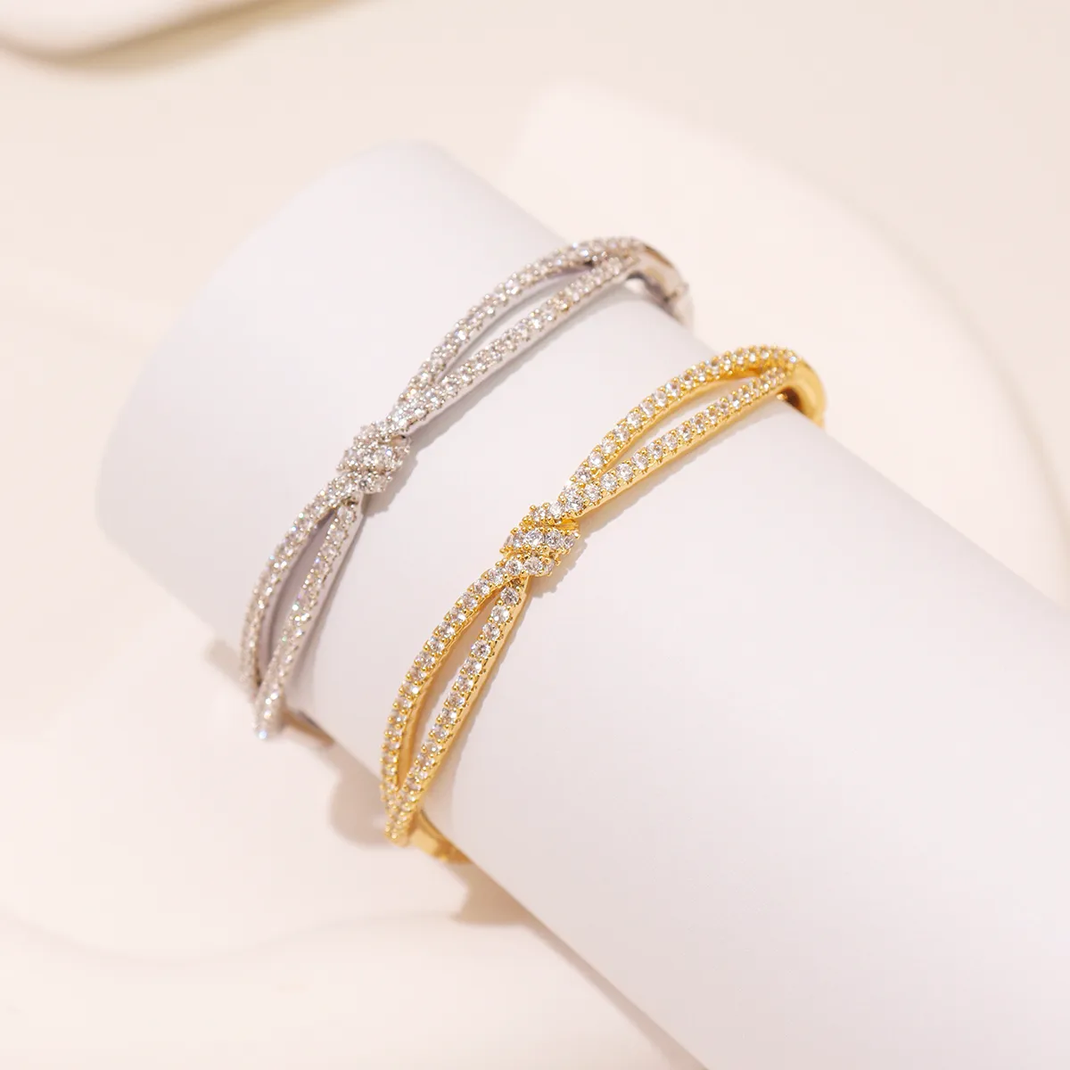 Elegant Vintage Style Circle Copper Women's Bangle display picture 4