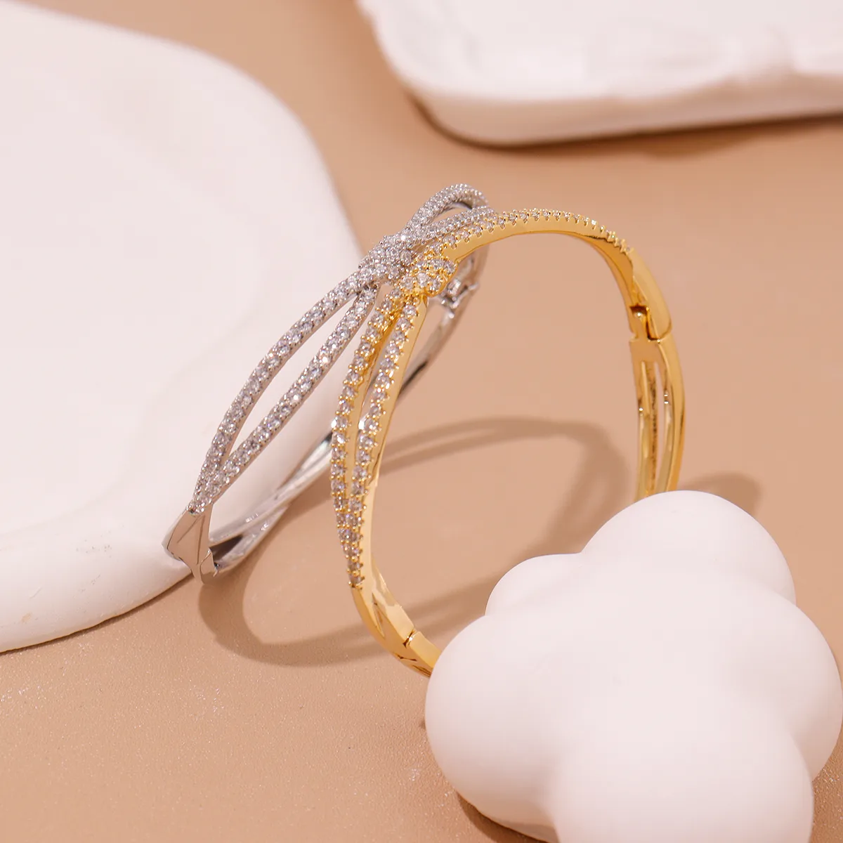 Elegant Vintage Style Circle Copper Women's Bangle display picture 5