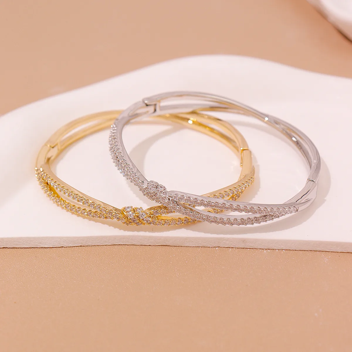 Elegant Vintage Style Circle Copper Women's Bangle display picture 6