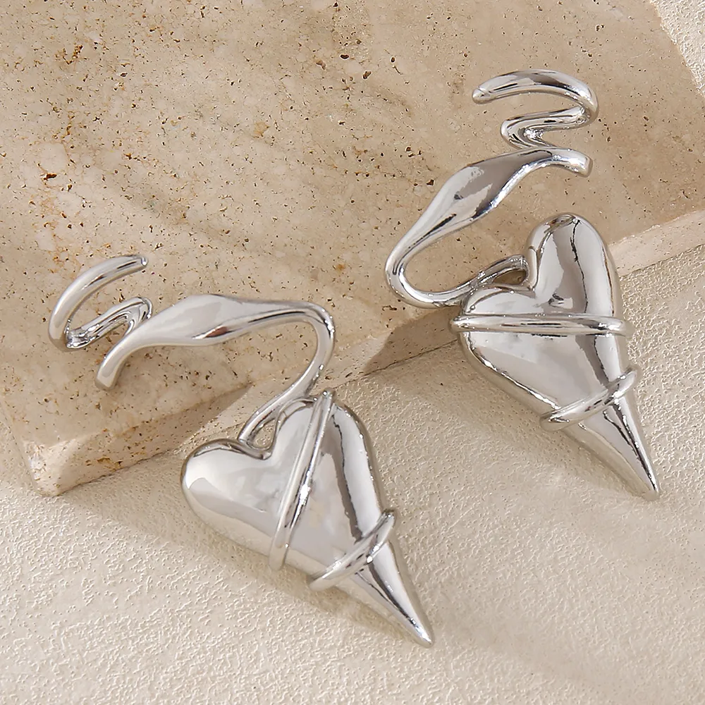 1 Pair Fairy Style Retro Lady Heart Shape Butterfly Alloy Rhinestones Drop Earrings display picture 5