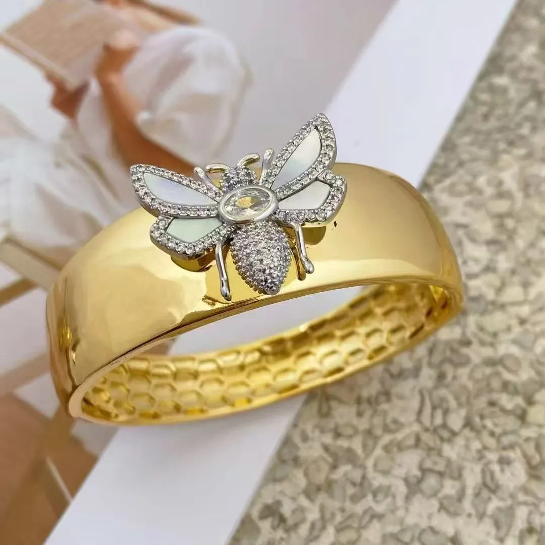 Classic Style Solid Color Bee Copper Plating Inlay Zircon 18K Gold Plated Women's Jewelry Set display picture 2