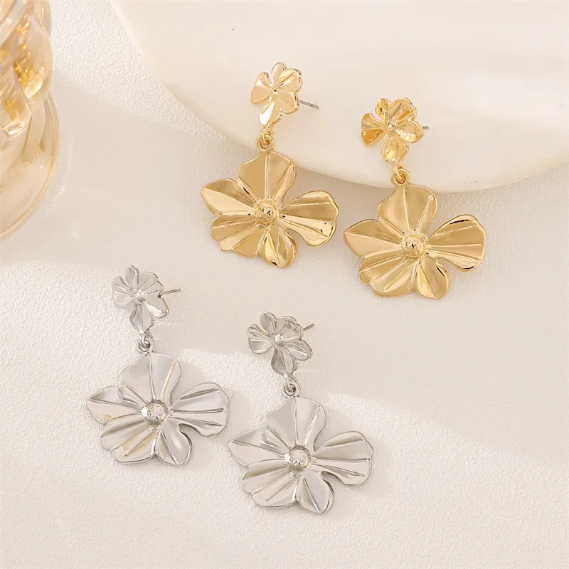 1 Pair Streetwear Flower Plating Alloy K Gold Plated Silver Plated Ear Studs display picture 6