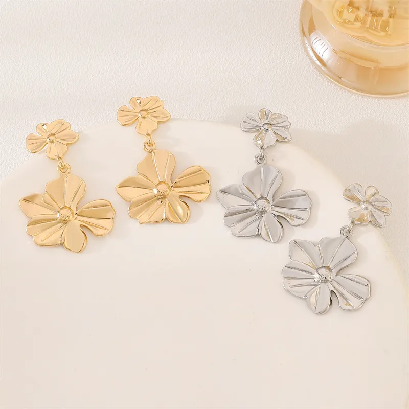 1 Pair Streetwear Flower Plating Alloy K Gold Plated Silver Plated Ear Studs display picture 8