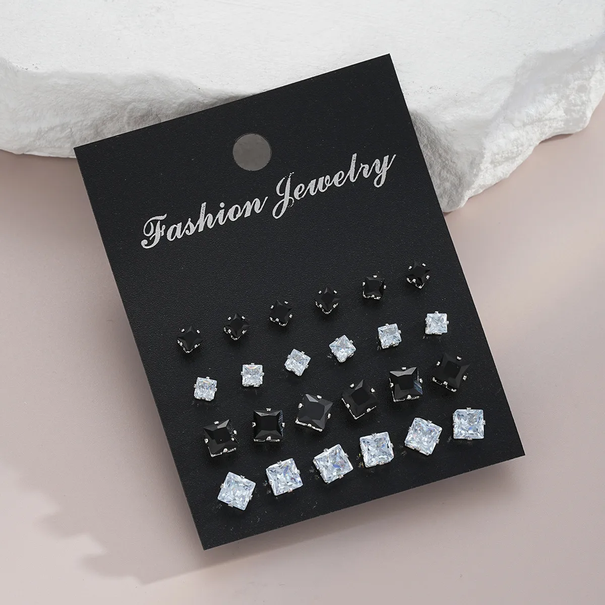 1 Set Retro Classic Style Geometric Plating Alloy Zircon Small Stud Earrings display picture 1